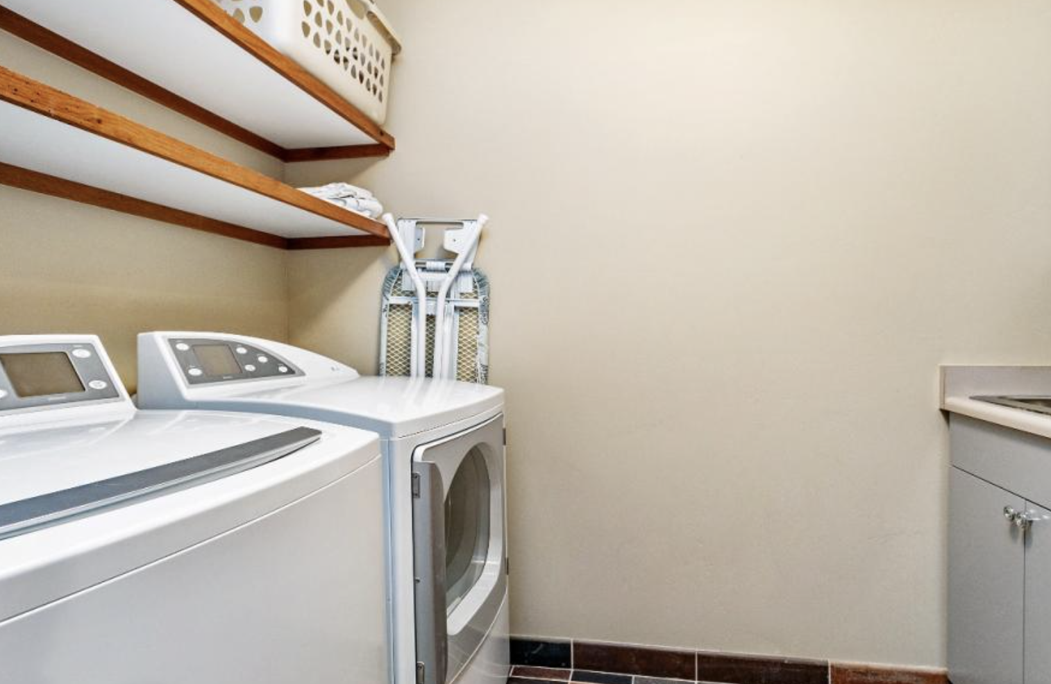 Ruby House - Image 25